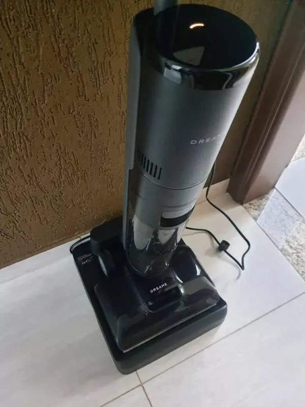 Dettaglio del corpo e del serbatoio del Dreame G12 Pro Flex T